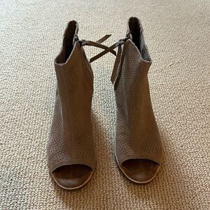 Tom’s Majorca Peep Toe Bootie size 7